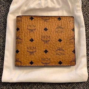 *New* without Tags MCM Visetos wallet